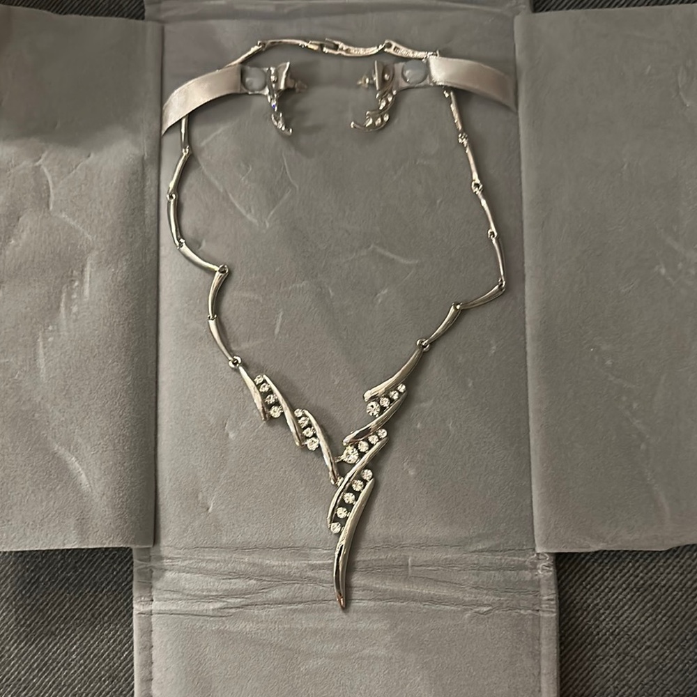 Elegant Silver Necklace and Earring Set